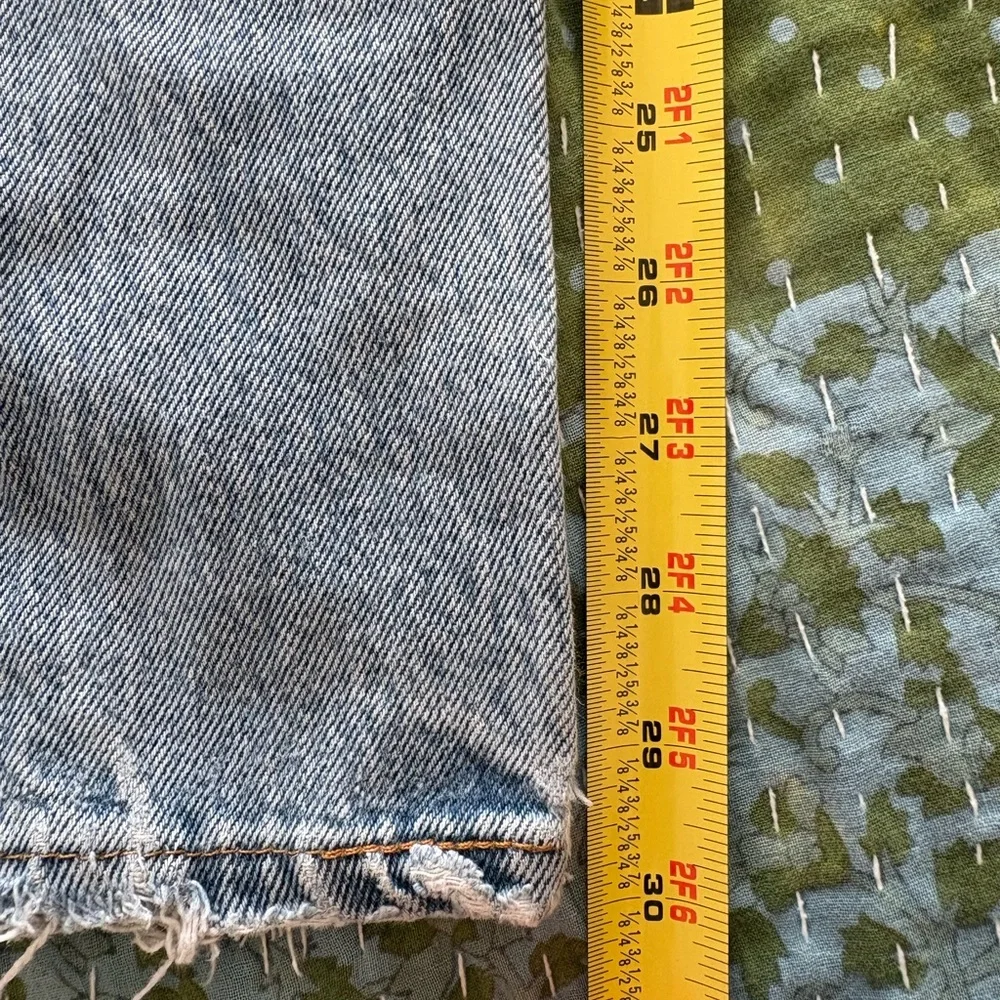 Vintage Levi's Distressed 501s - Picture 6 of 8